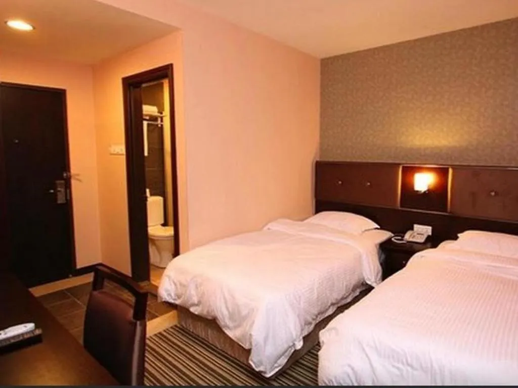 1 City Hotel 亞庇 0*,