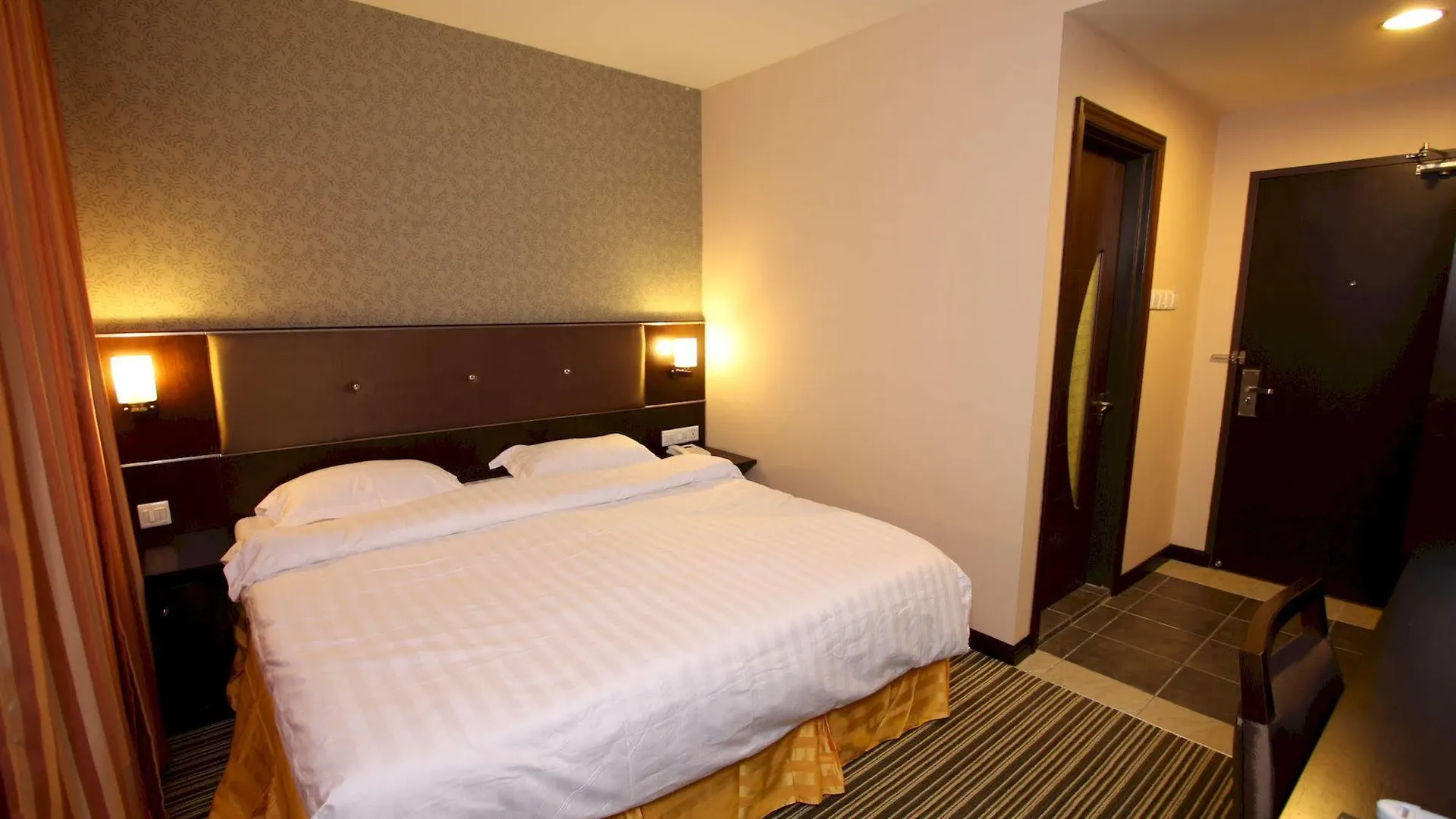 1 City Hotel 亞庇