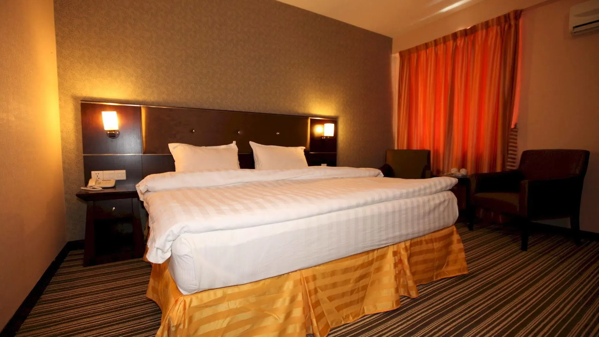 1 City Hotel 亞庇